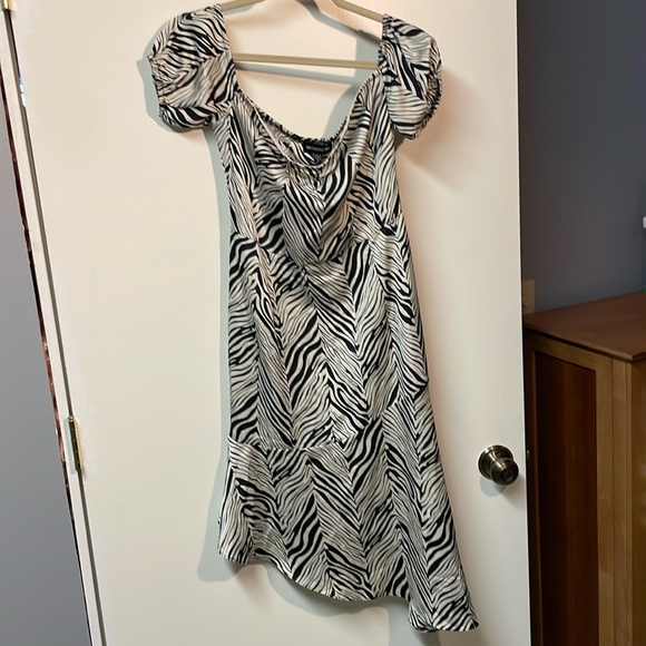 Pretty Little Things NWT Monochrome Zebra Bardot Asymmetric Midi Dress - Picture 1 of 4